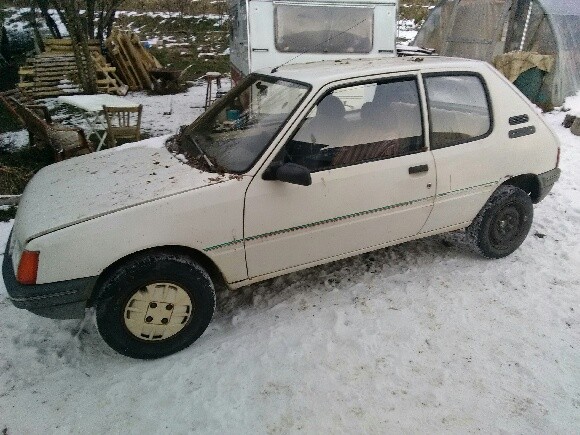 Peugeot 205 Junior AM87 - Planete 205